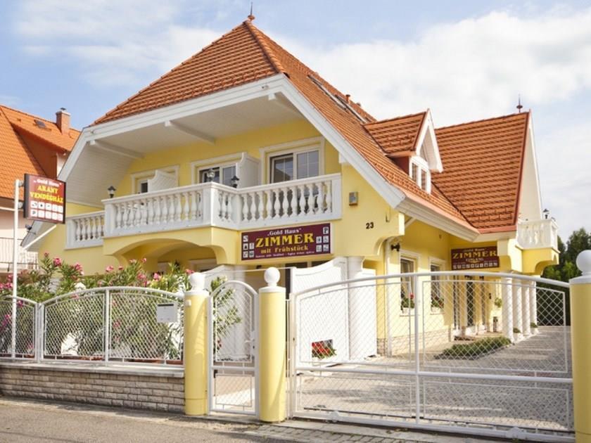 Gold House Pension Balatonfured Bagian luar foto