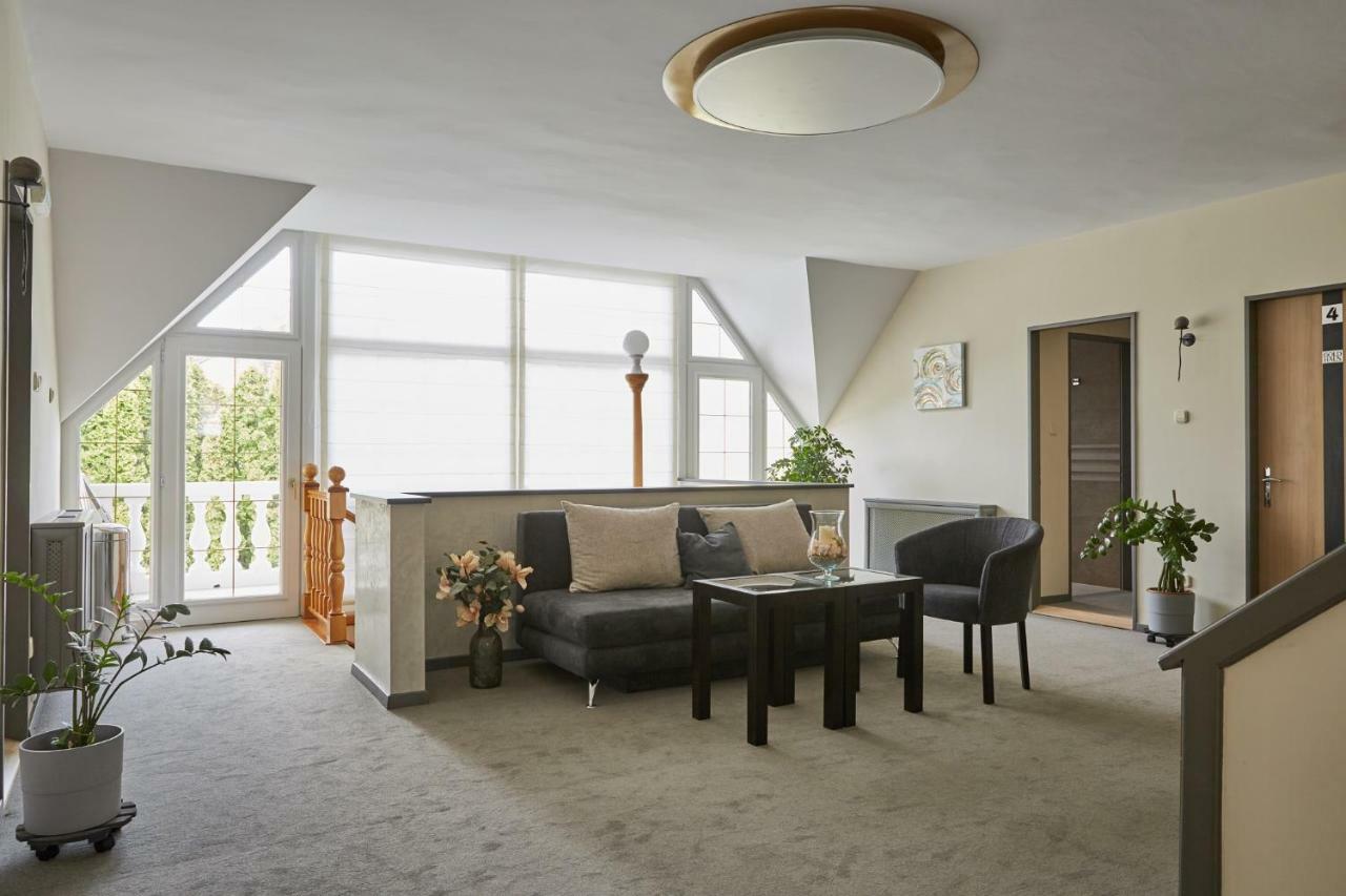 Gold House Pension Balatonfured Bagian luar foto