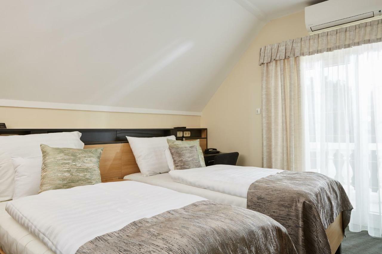 Gold House Pension Balatonfured Bagian luar foto