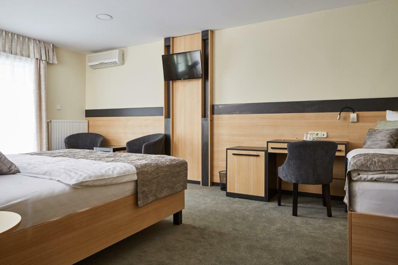 Gold House Pension Balatonfured Bagian luar foto