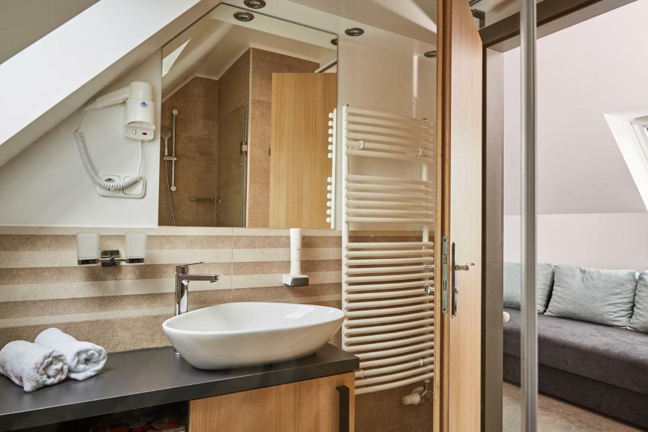 Gold House Pension Balatonfured Bagian luar foto