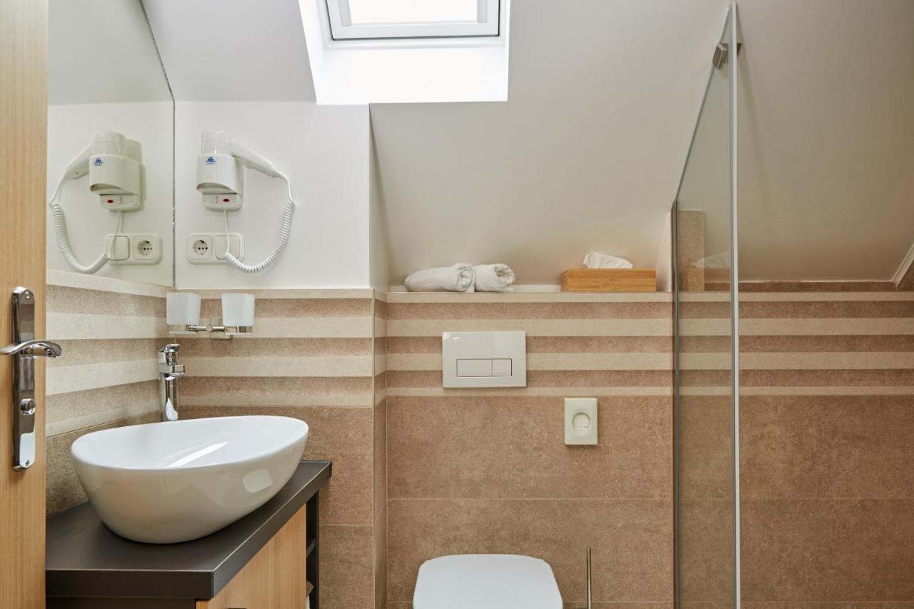 Gold House Pension Balatonfured Bagian luar foto